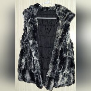 Faux Fur reversible vest with hood. Unbranded Sz. Large